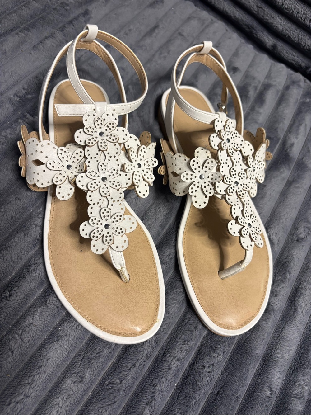 Kelly & Katie White Floral T-Strap Sandals